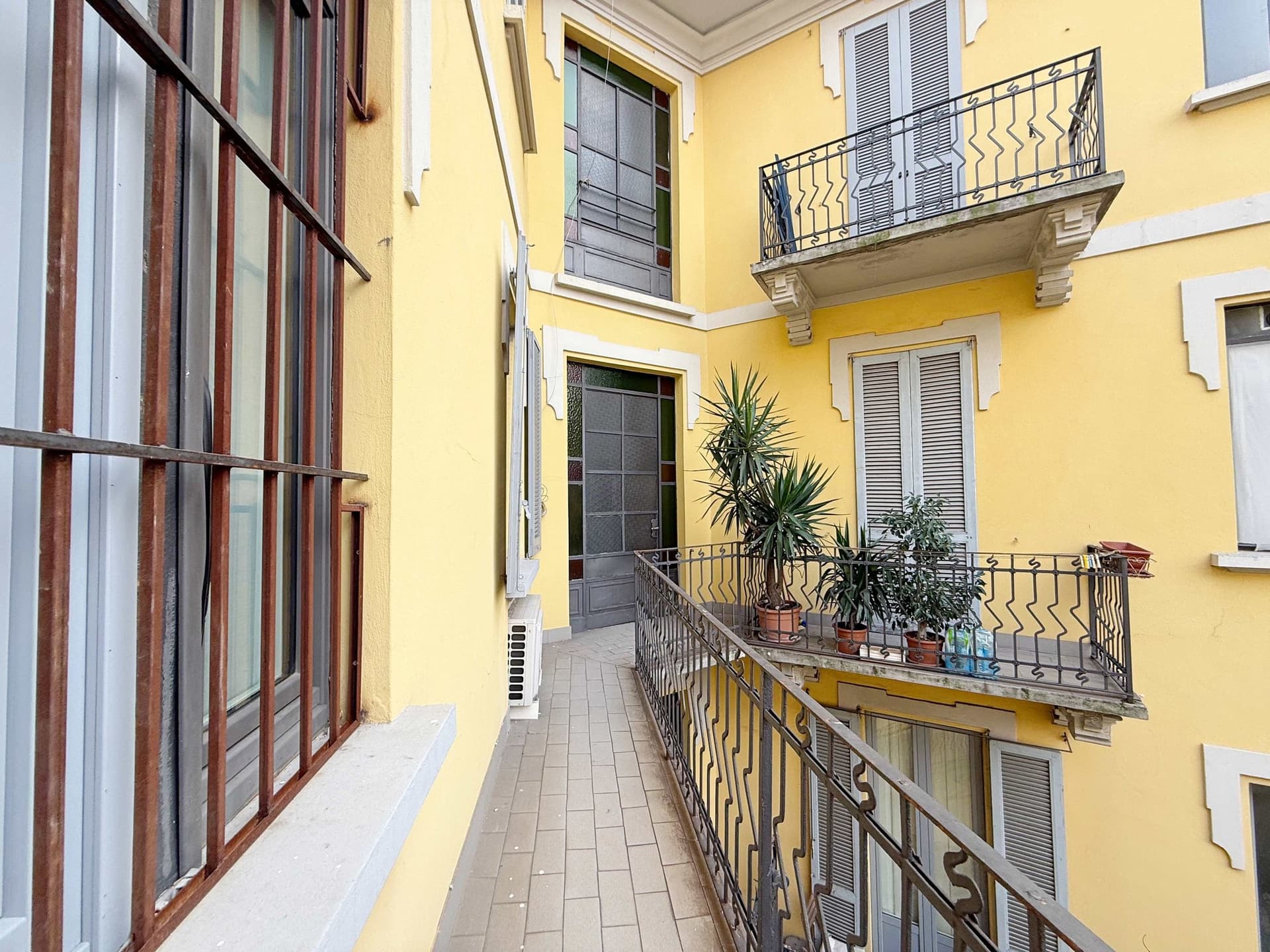 Bilocale totalmente ristrutturato con ampio balcone/terrazzo