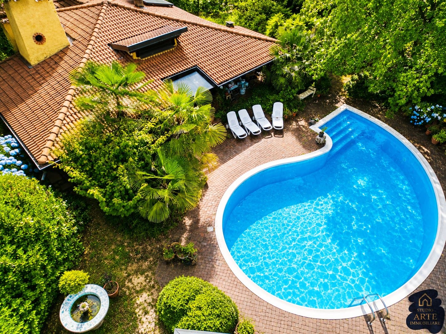 ELEGATE VILLA CON PARCO DI 2.000MQ E PISCINA-NUDA PROPRIETA'