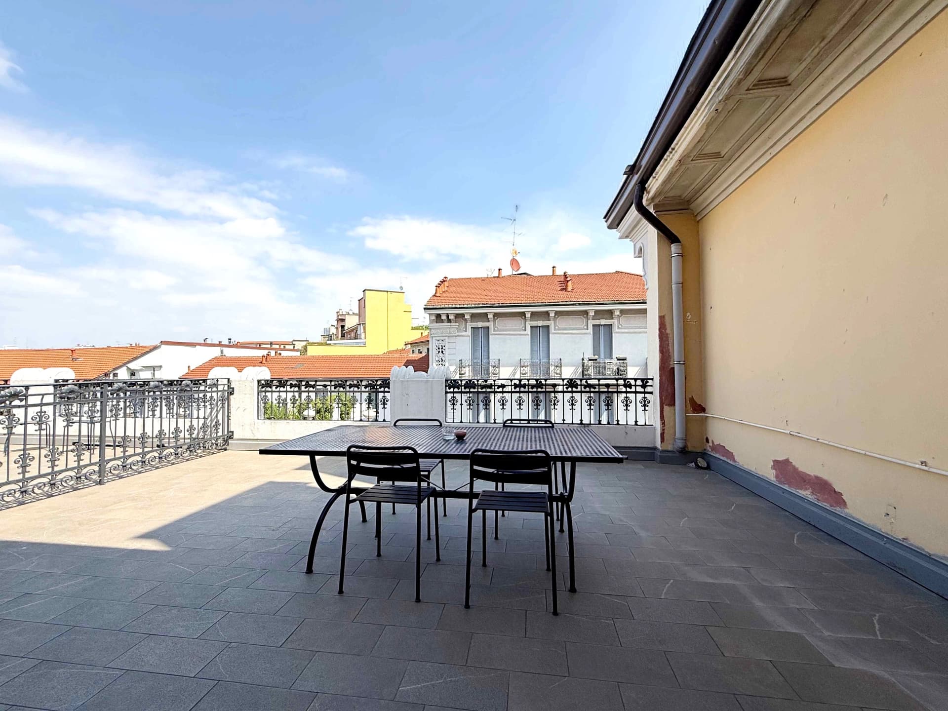 TRILOCALE RISTRUTTURATO CON AMPIO TERRAZZO